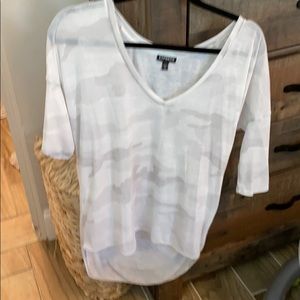 Express 3/4 sleeve tee